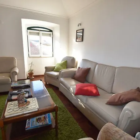 T2+1 Duplex Near S. Bento And Bairro Alto Лісабон