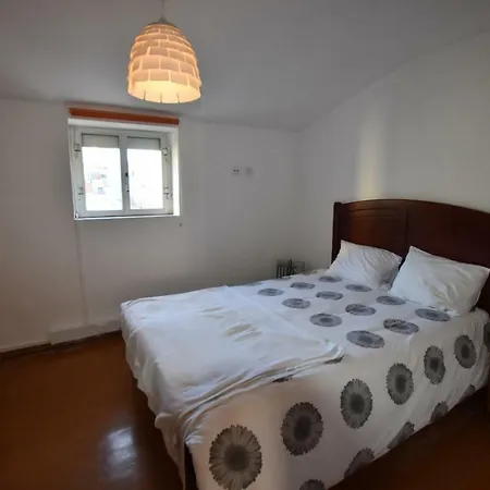 T2+1 Duplex Near S. Bento And Bairro Alto *