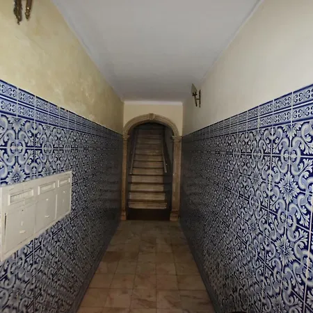 T2+1 Duplex Near S. Bento And Bairro Alto *